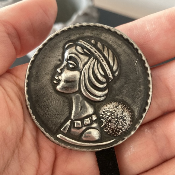 Signed Handwrought Flapper Brooch - Picture 6 of 12